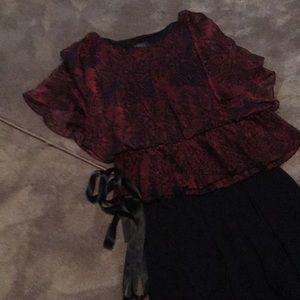 Beautiful peplum top w/ribbon tie/belt